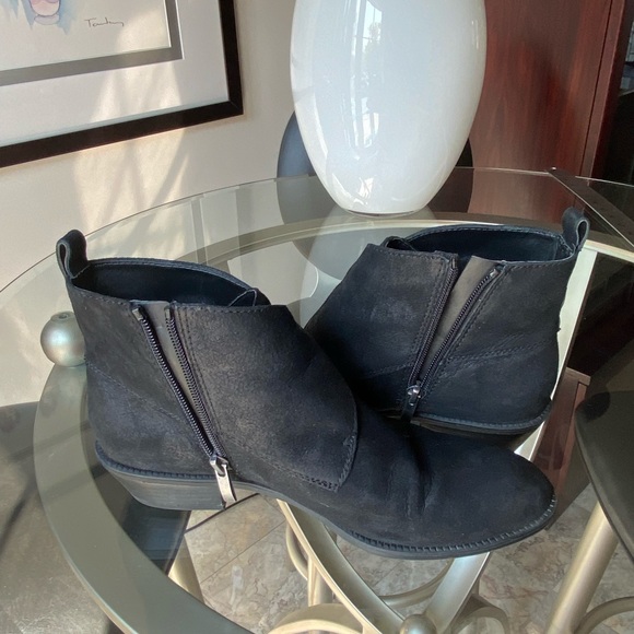 Black Leather Nubuck / Suede Boots/ booties with low heel. - Picture 7 of 15